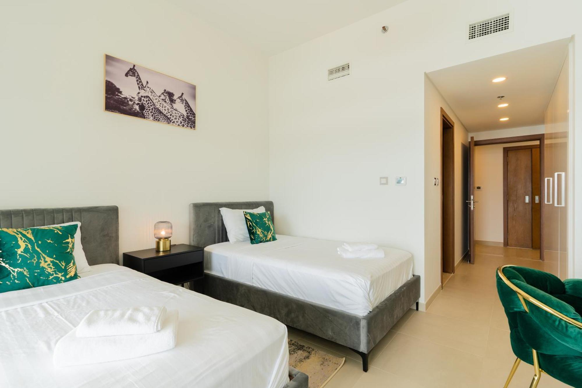 Daniels Sea View 2br In Mina Azizi The Palm Apartment *