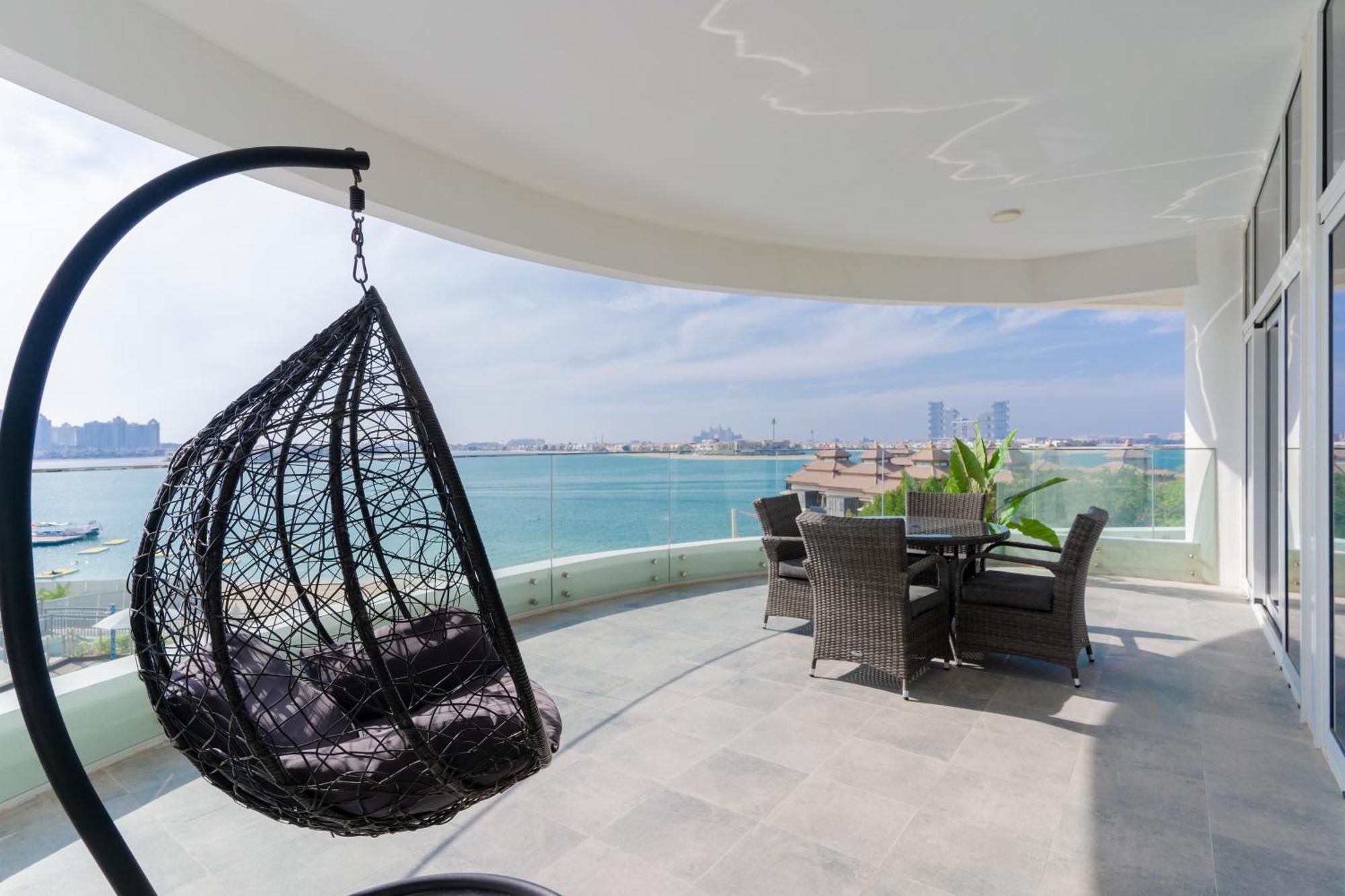 Apartment Daniels Sea View 2br In Mina Azizi The Palm Dubai