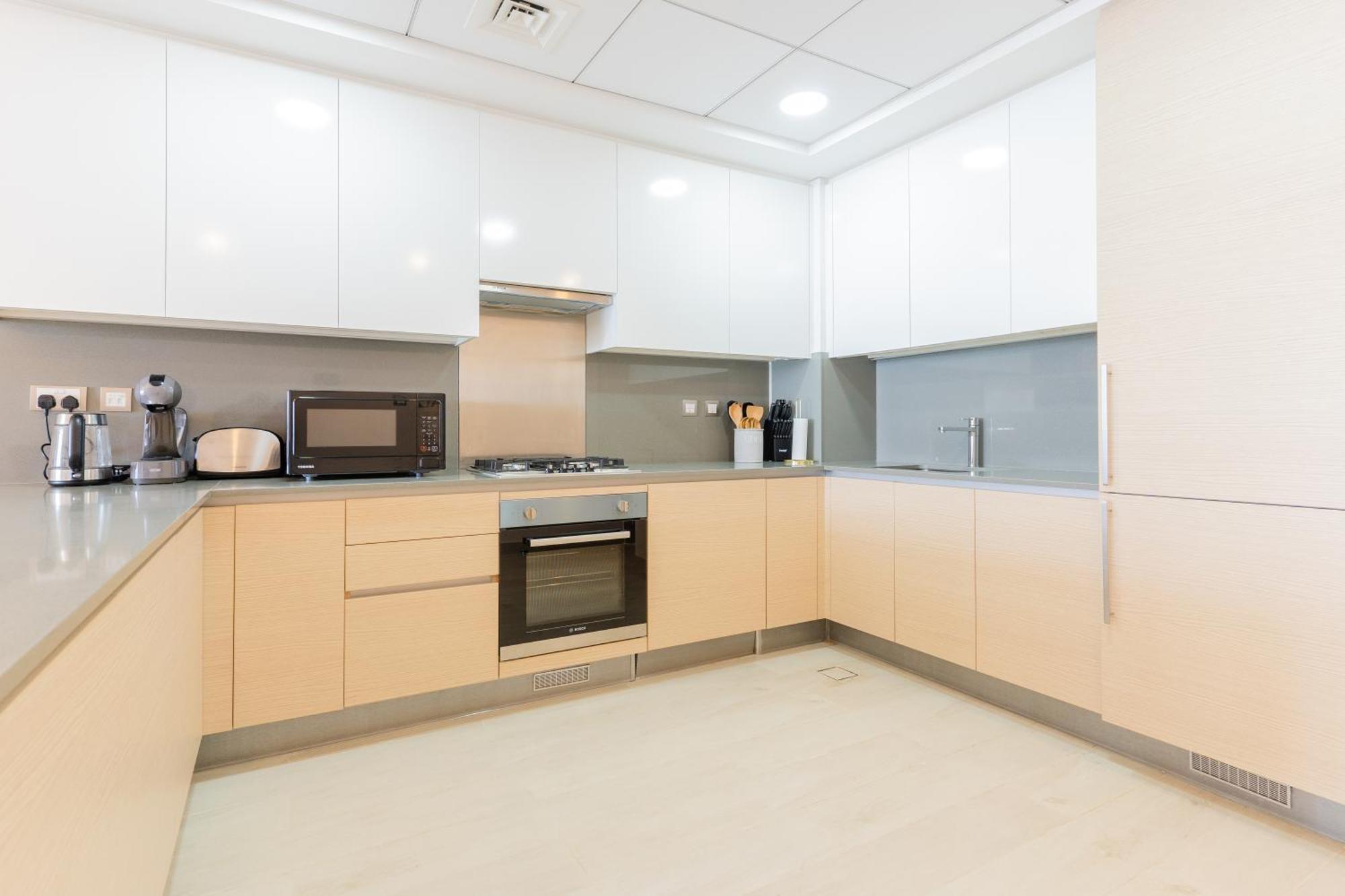 Apartment Daniels Sea View 2br In Mina Azizi The Palm Dubai