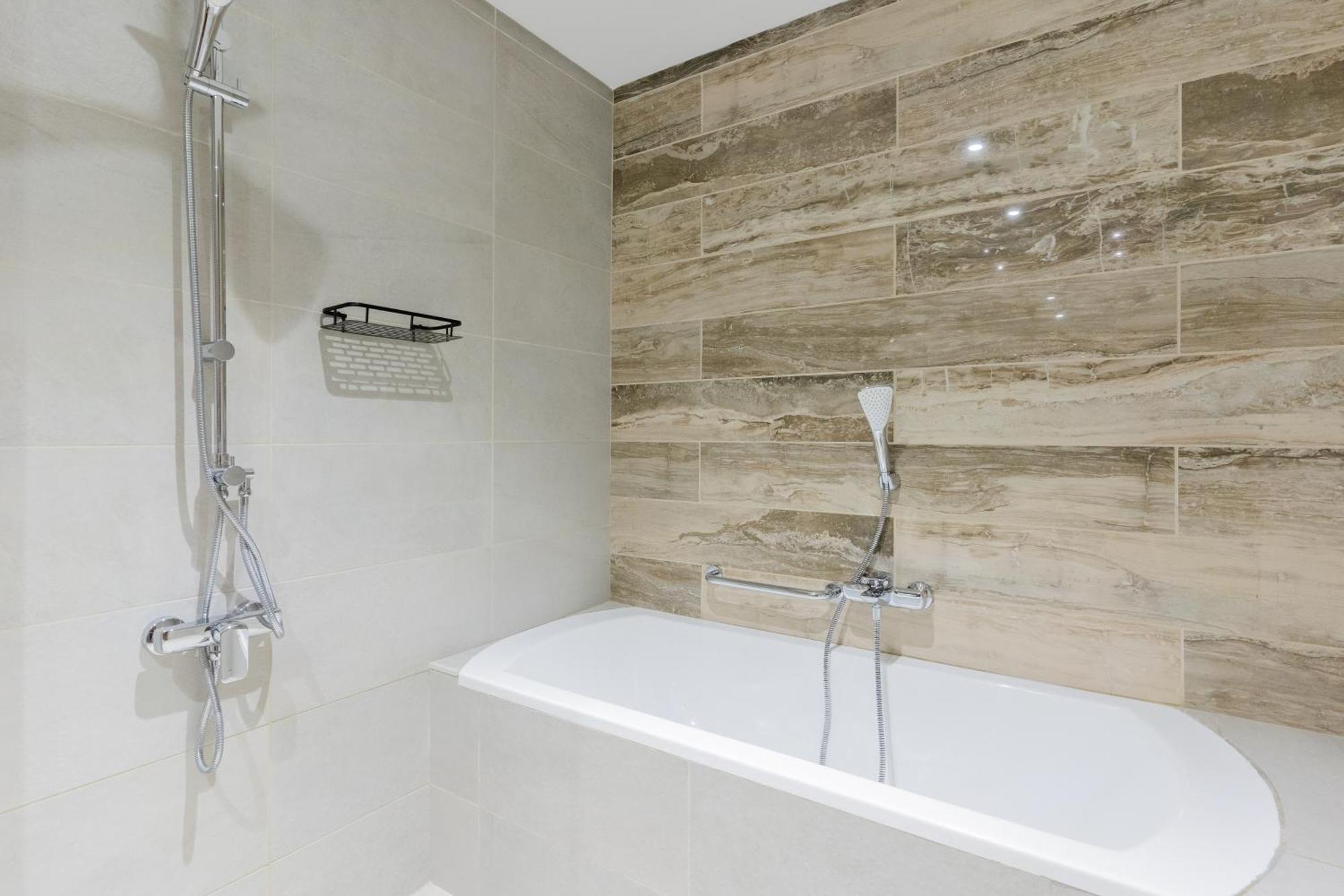 Daniels Sea View 2br In Mina Azizi The Palm *