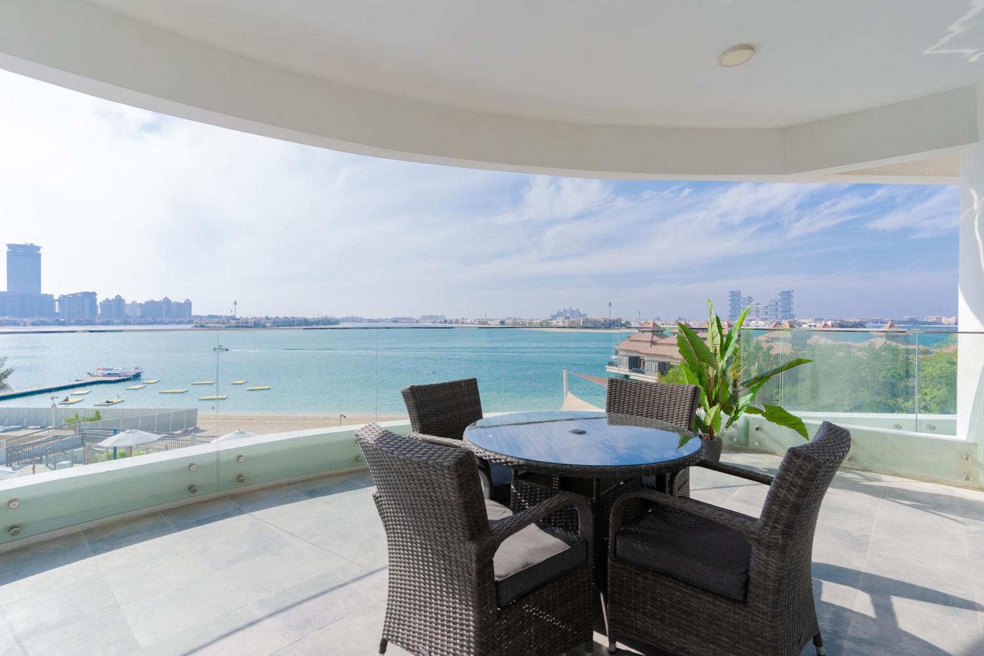 Daniels Sea View 2br In Mina Azizi The Palm * Dubai