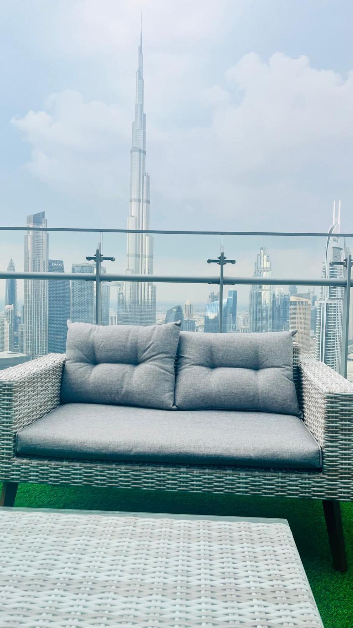 Hotel Walking Distance To Mall Full Burj Khalifa View And Fountain View New Year Full Fireworks View 2br 5*