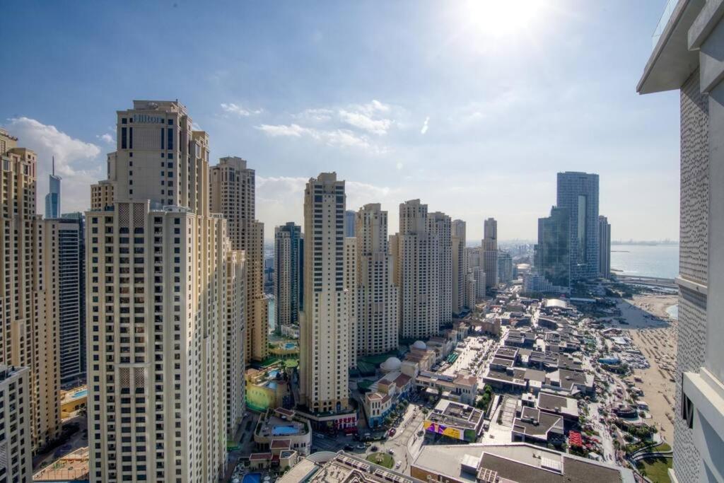 Apartemen Delightful 1br In Jbr With Access Dubai