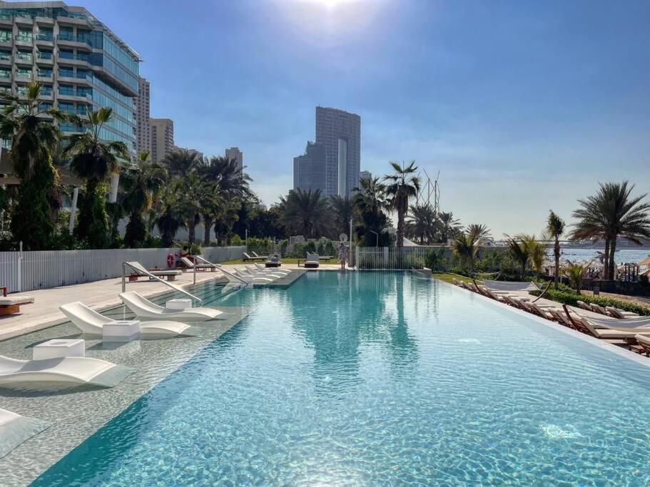 Apartemen Delightful 1br In Jbr With Access Dubai