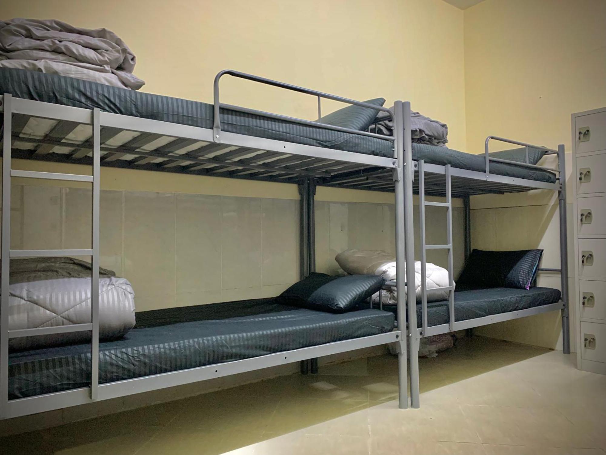 Falcon Living Hostal