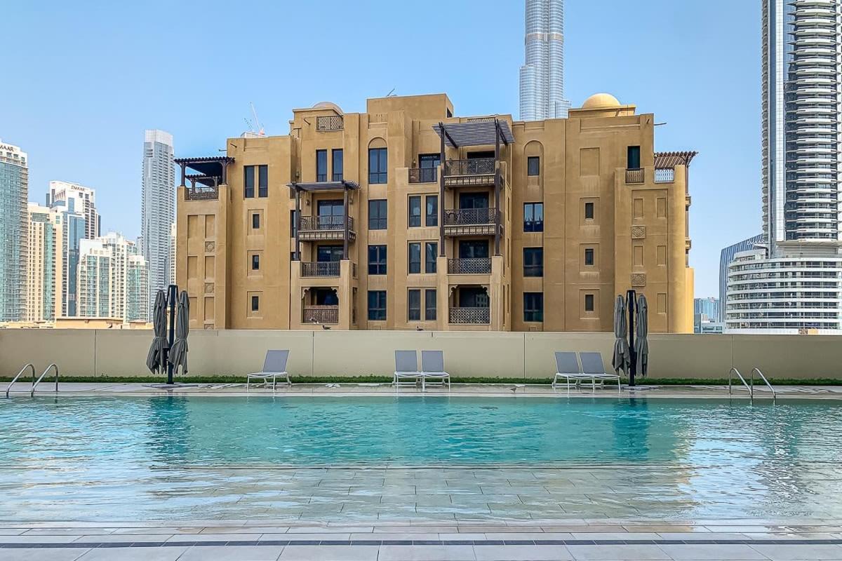 Frank Porter - Burj Royale Lejlighed *