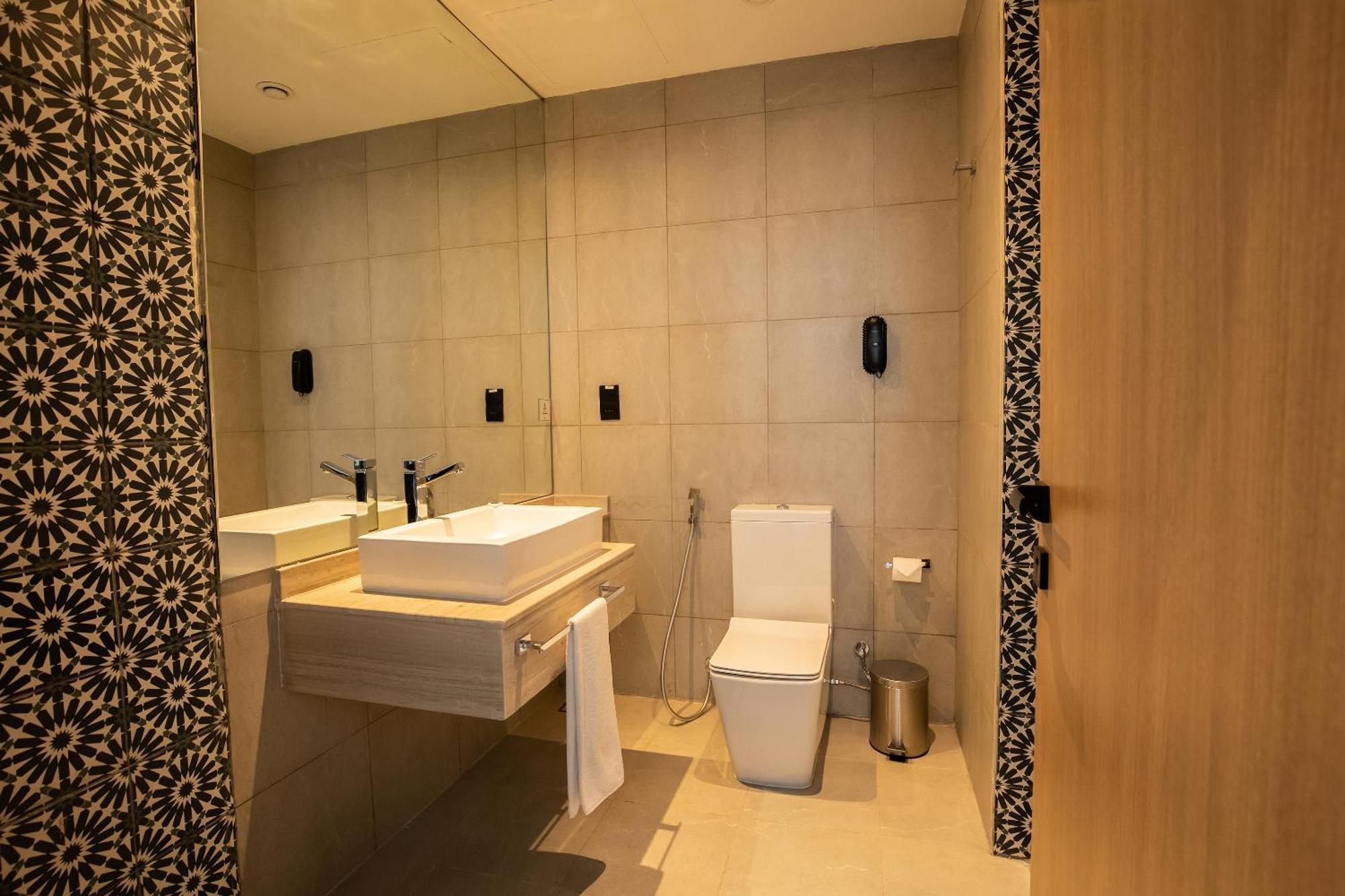 Grand Kingsgate Jaddaf Waterfront By Millennium Hotel Dubái