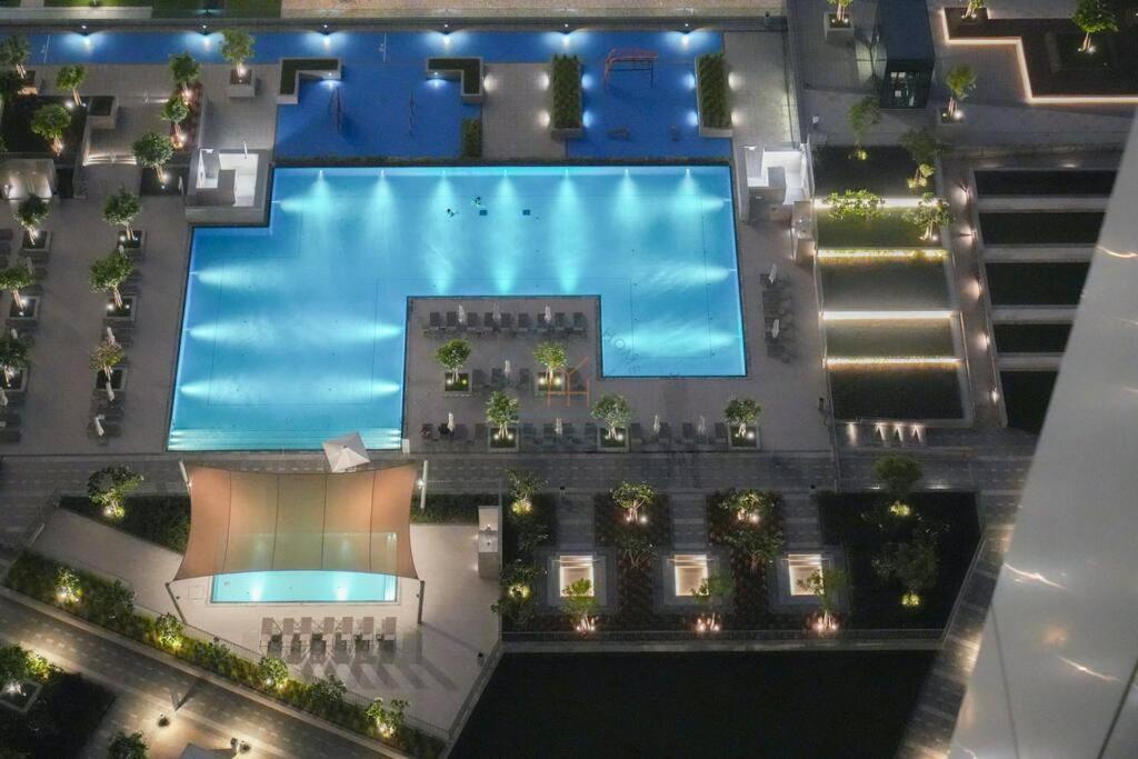 Apartment Modern 2br With Stunning Fountain