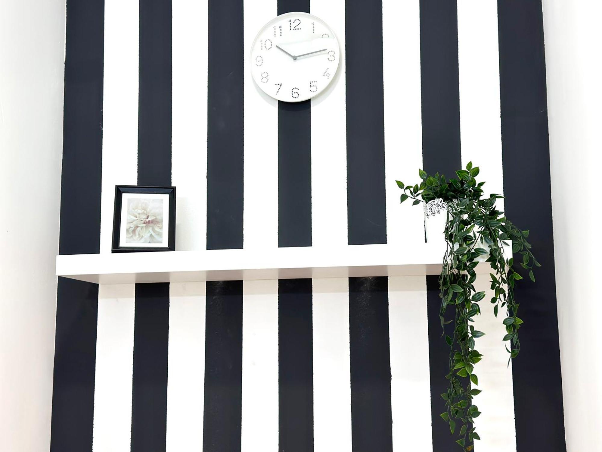 Habitación en casa particular Striped Partition In Barsha 1 Near Mall Of The Emirates *