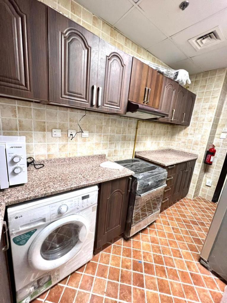 Wonderful Partition In Al Barsha 1 Near Metro Privatunterkunft *