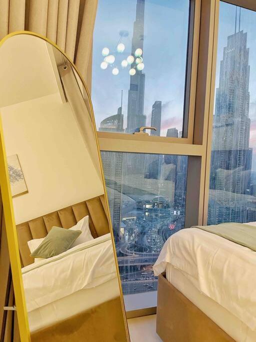 Apartemen Downtown, Burj Khalifa Views, Mall Connected Dubai