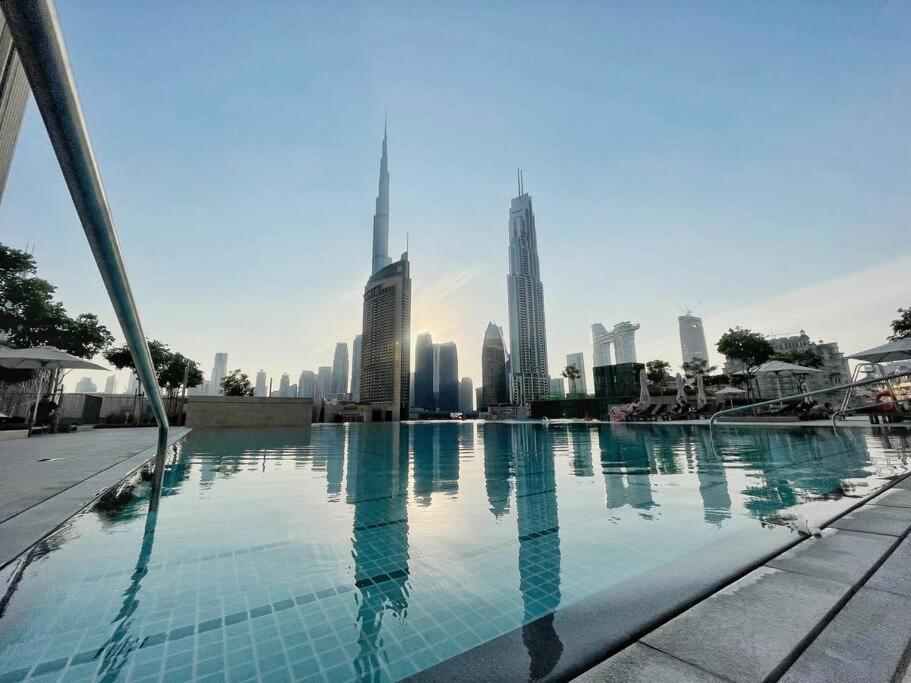 Apartemen Downtown, Burj Khalifa Views, Mall Connected Dubai
