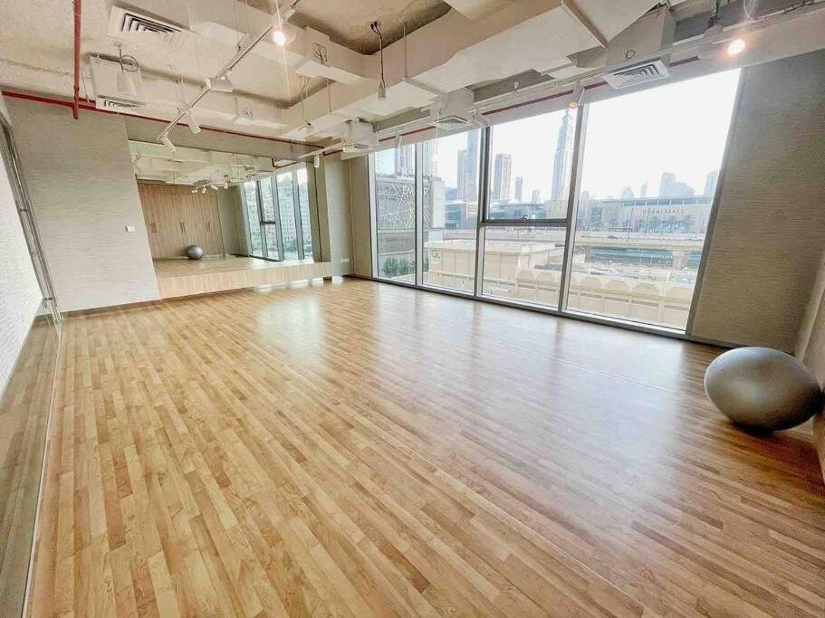 Apartemen Downtown, Burj Khalifa Views, Mall Connected Dubai