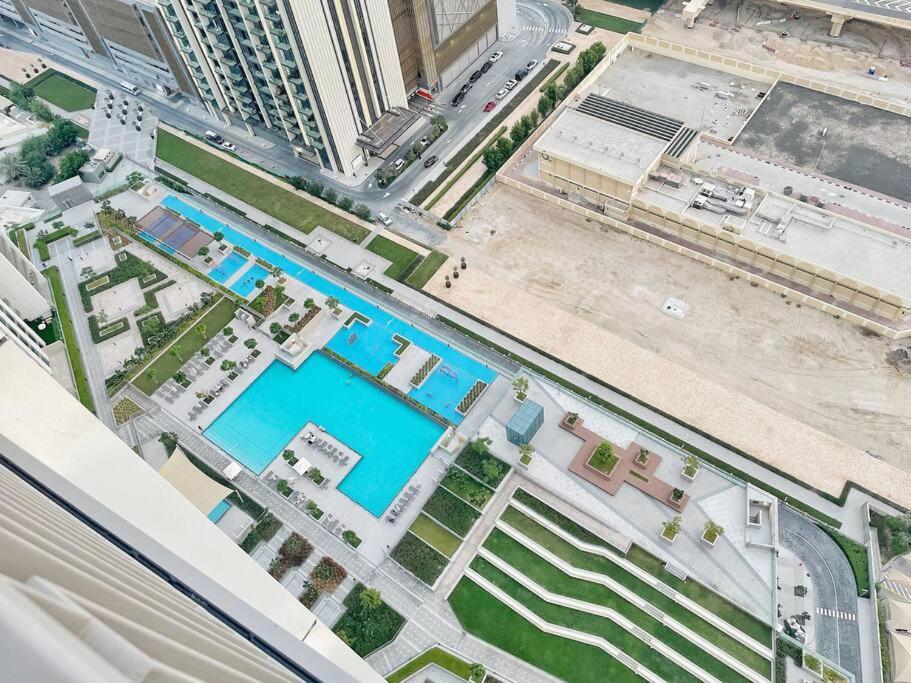 Apartemen Downtown, Burj Khalifa Views, Mall Connected Dubai