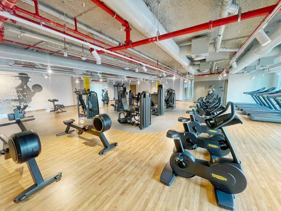 Downtown, Burj Khalifa Views, Mall Connected Apartemen Dubai
