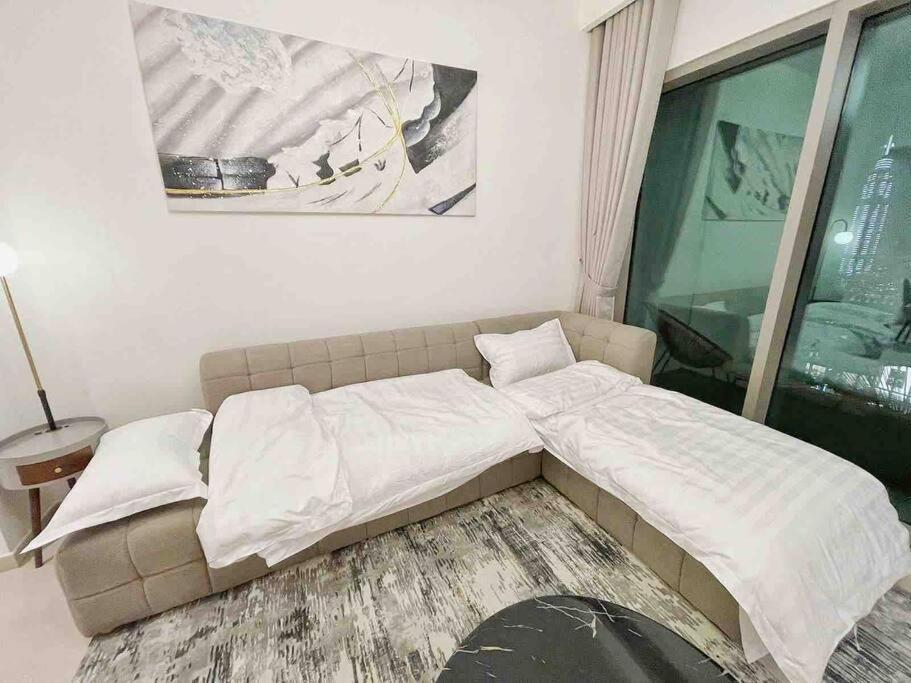 Downtown, Burj Khalifa Views, Mall Connected Apartemen