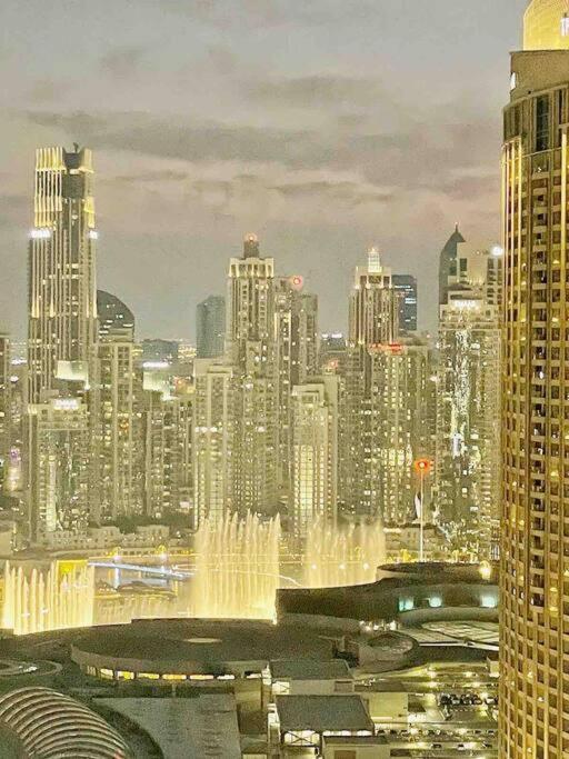Downtown, Burj Khalifa Views, Mall Connected Apartemen Dubai