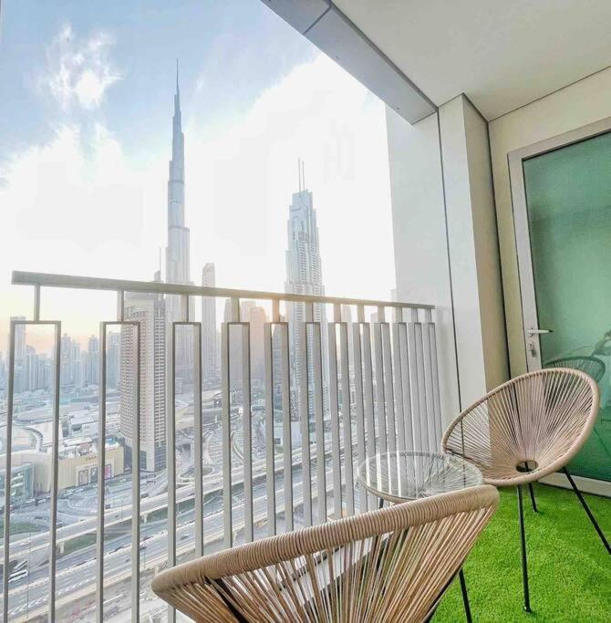 Downtown, Burj Khalifa Views, Mall Connected Apartemen Dubai