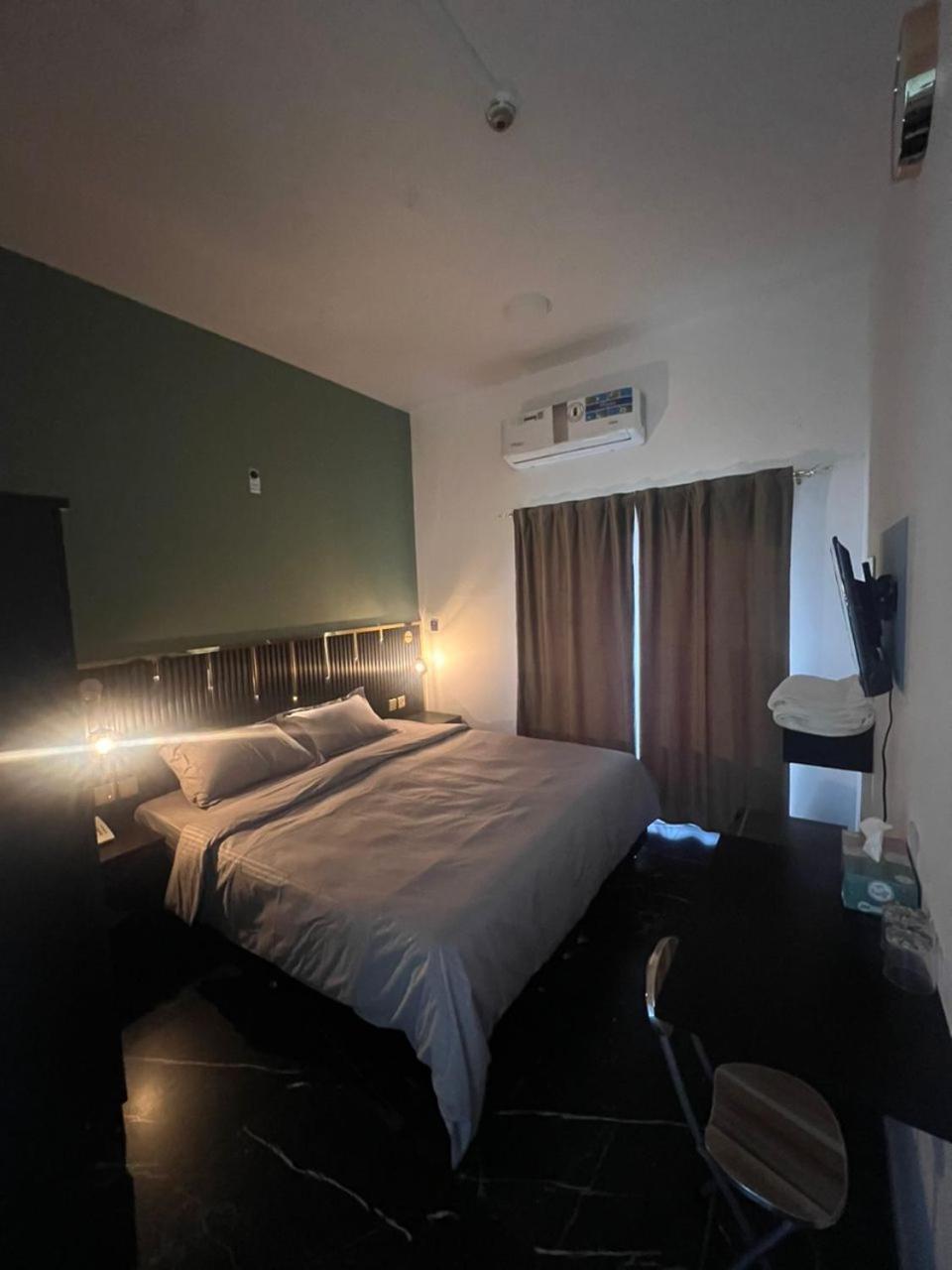 Guest Hotel *