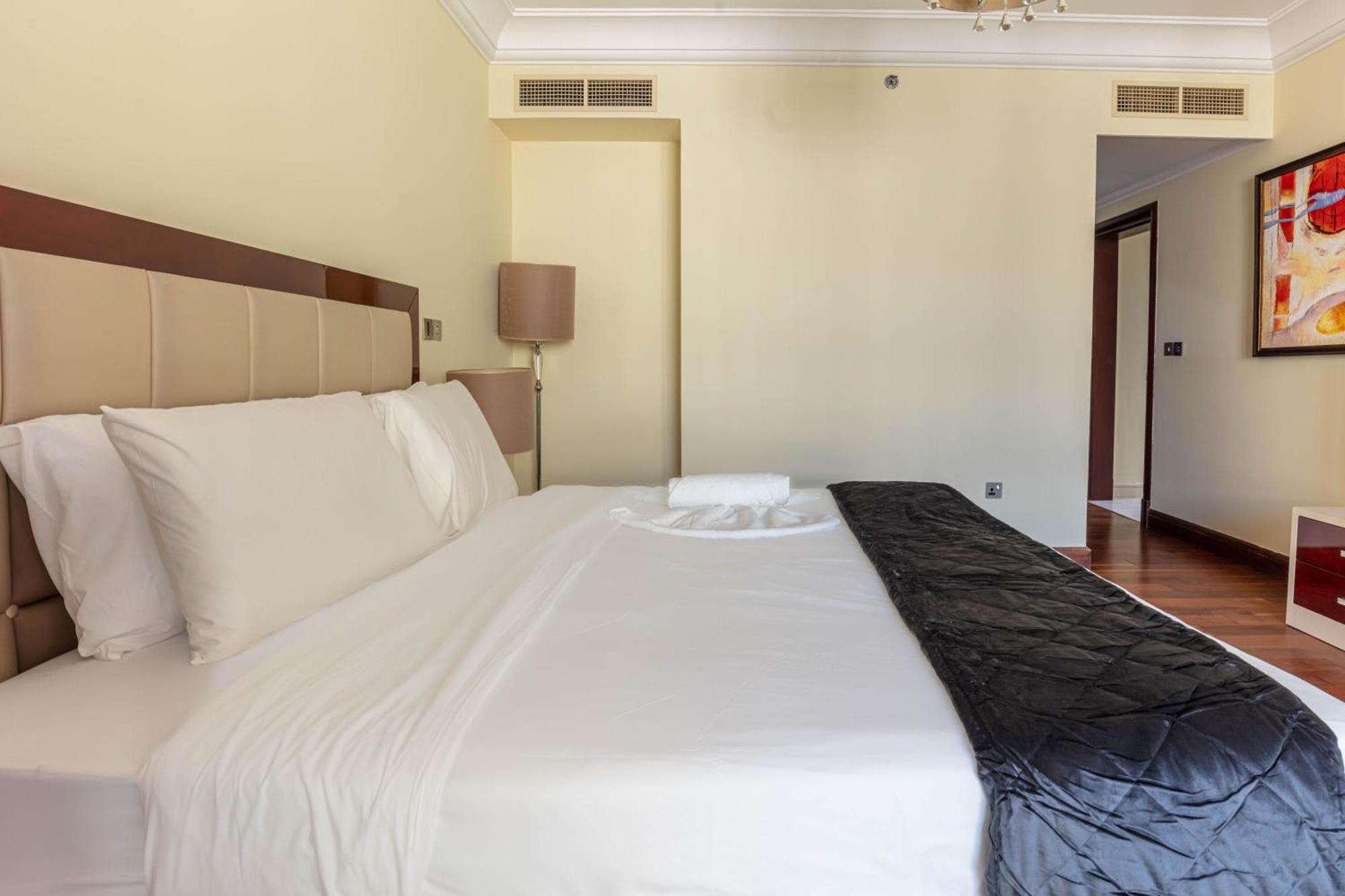 Spacious 2-bedroom Beachfront With Pool Apartment Dubai
