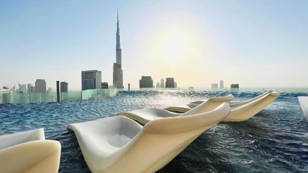 Magical With Rooftop Pool & Burj Khalifa View Dubái