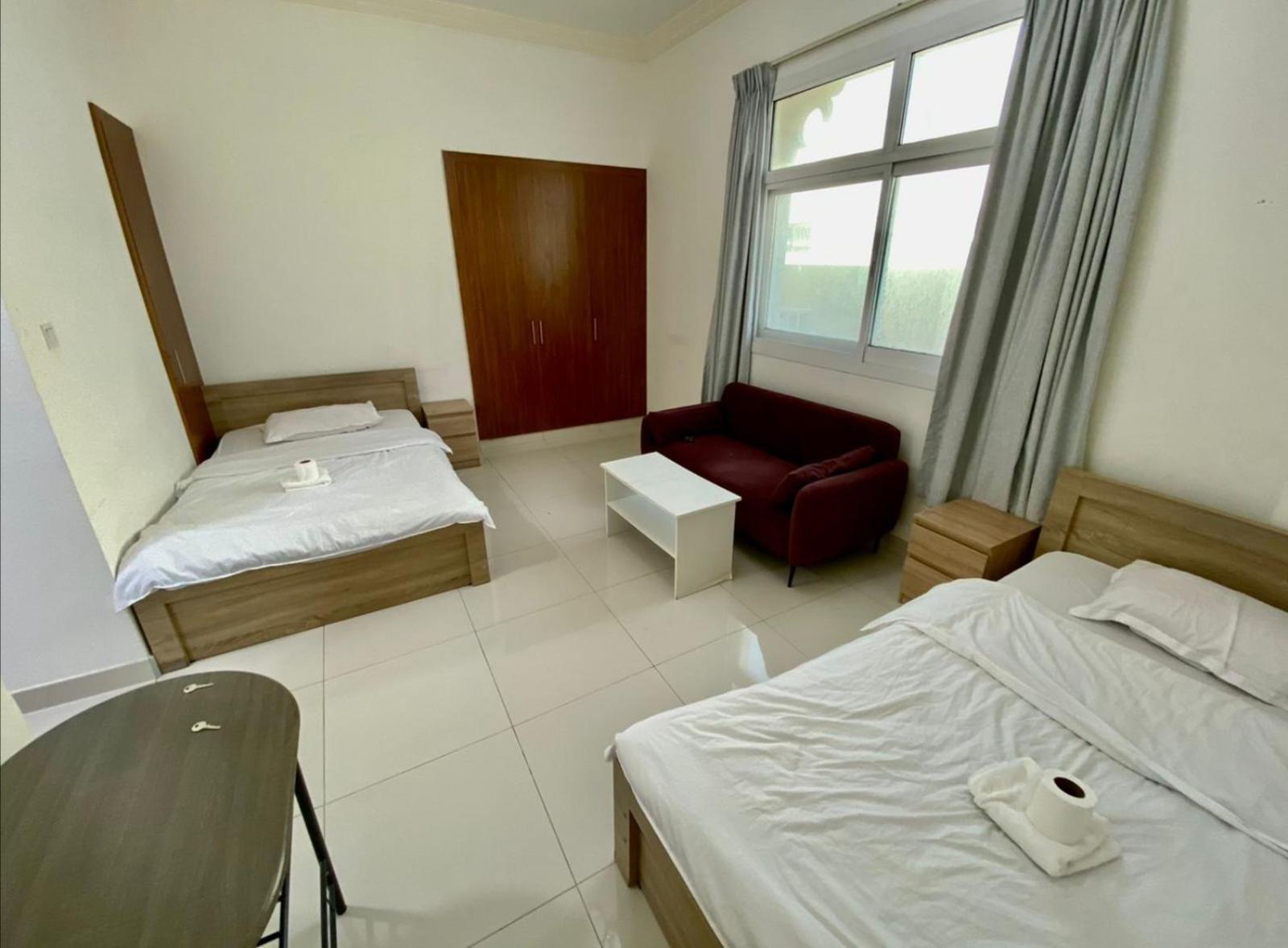 Apartamento Cozy And Small Partitions For Men Guests In