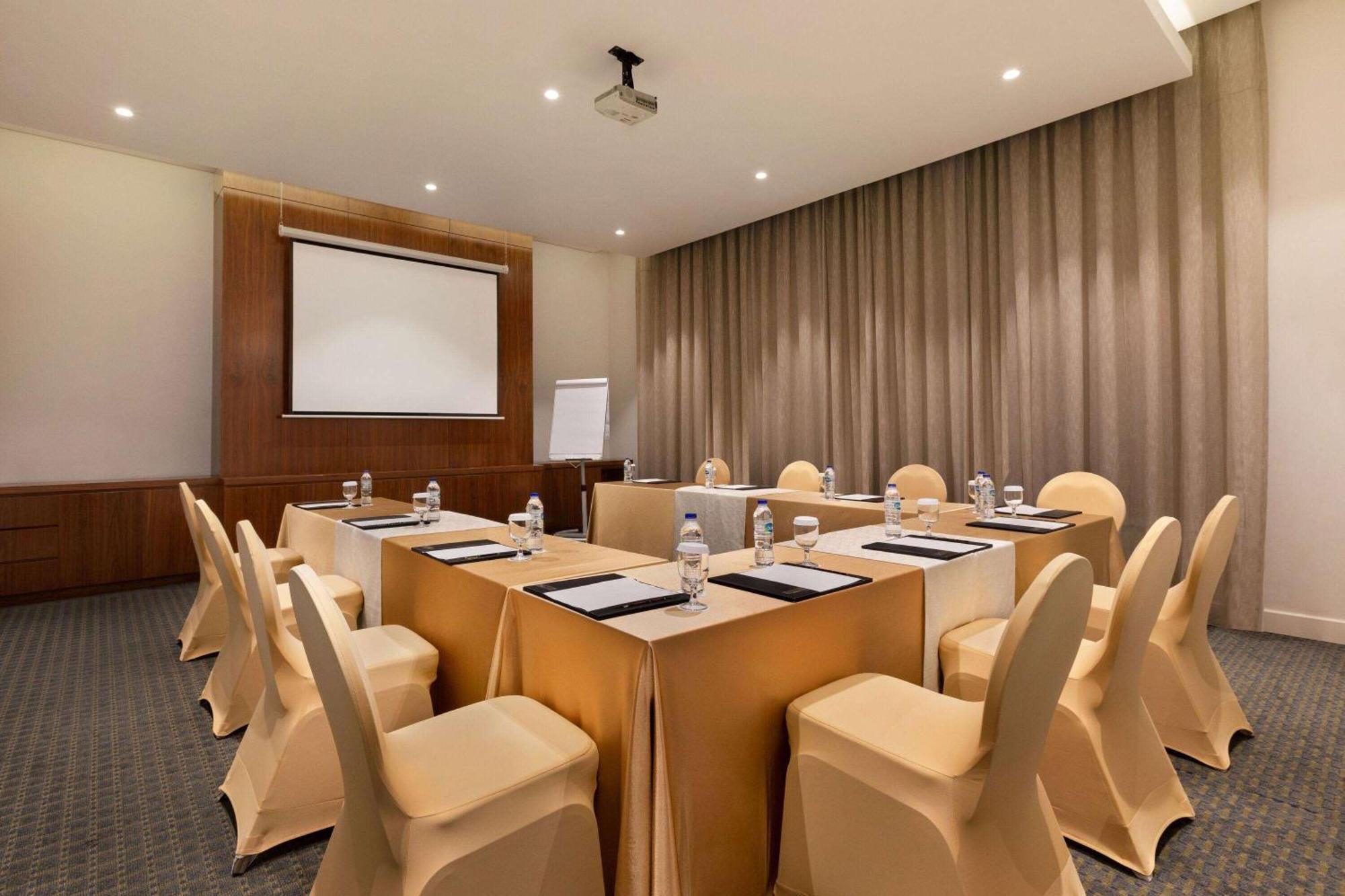Hotell Ramada By Wyndham Barsha Heights Dubai