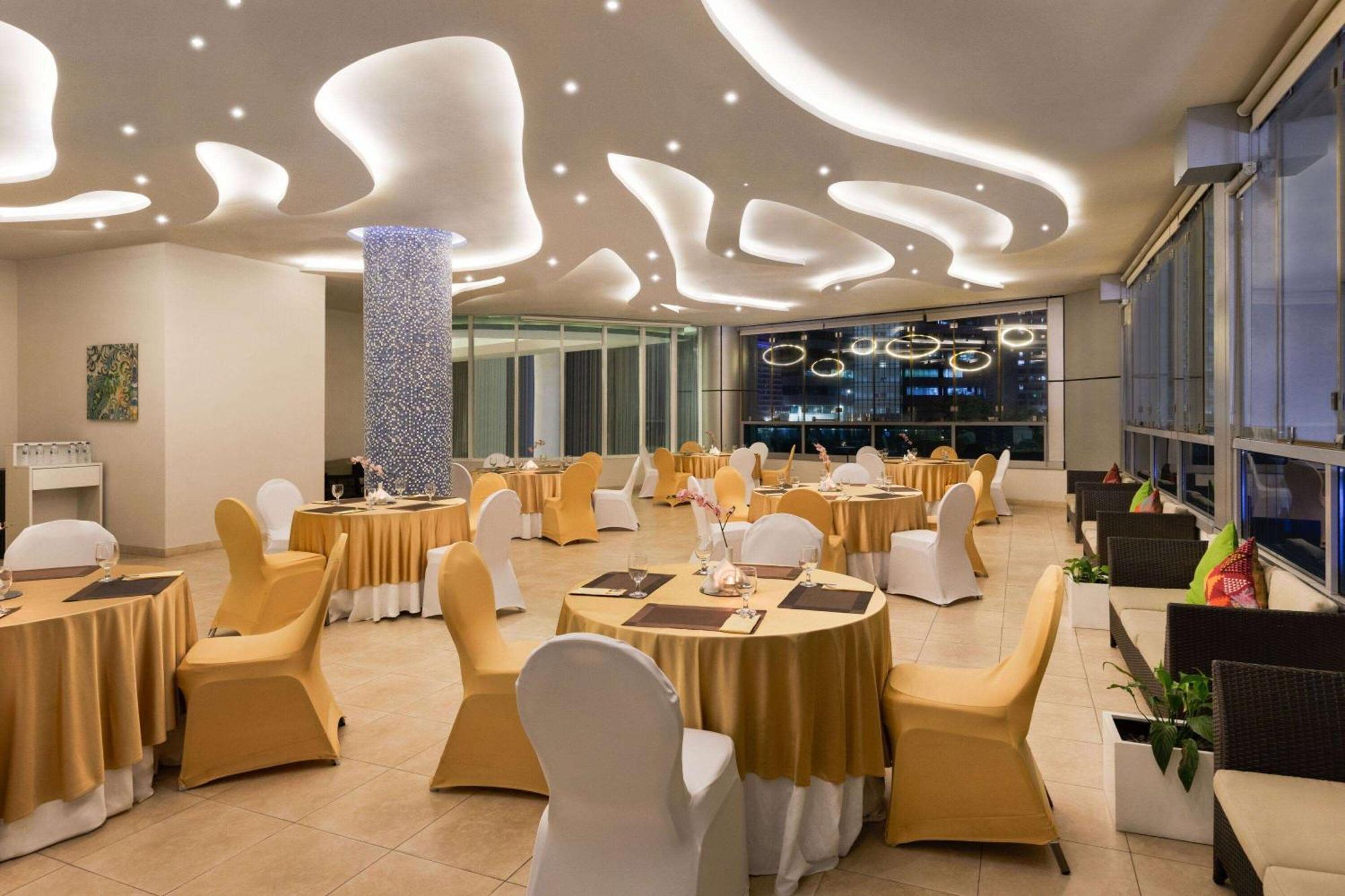 Ramada By Wyndham Barsha Heights Hotell Dubai