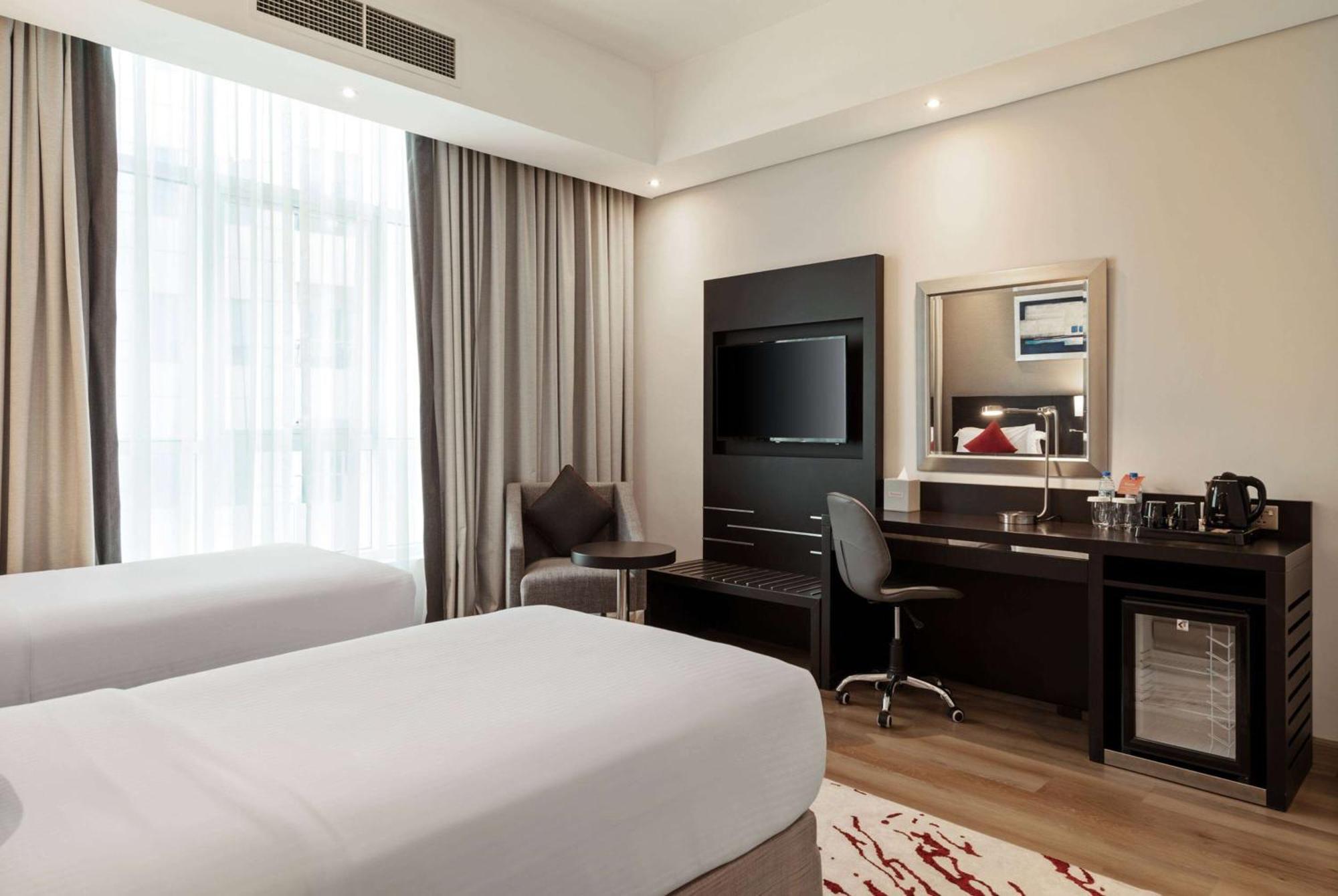 Ramada By Wyndham Barsha Heights Hotell