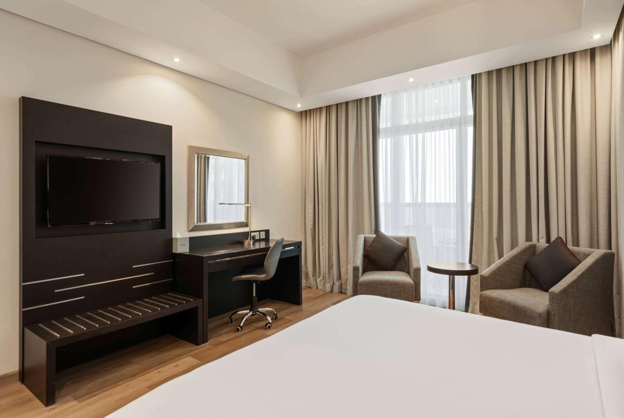 Ramada By Wyndham Barsha Heights Hotell 4*