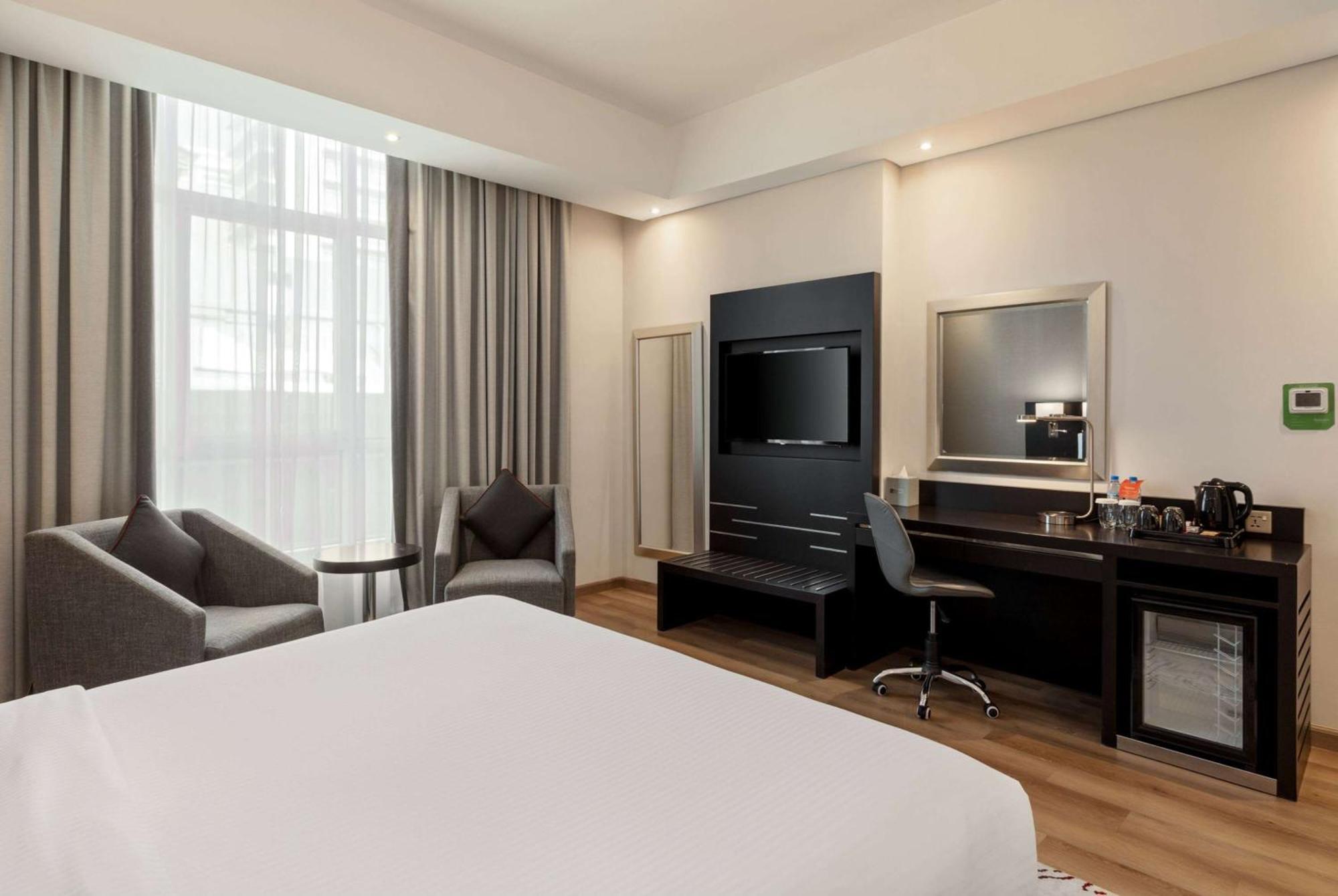 Ramada By Wyndham Barsha Heights Hotell