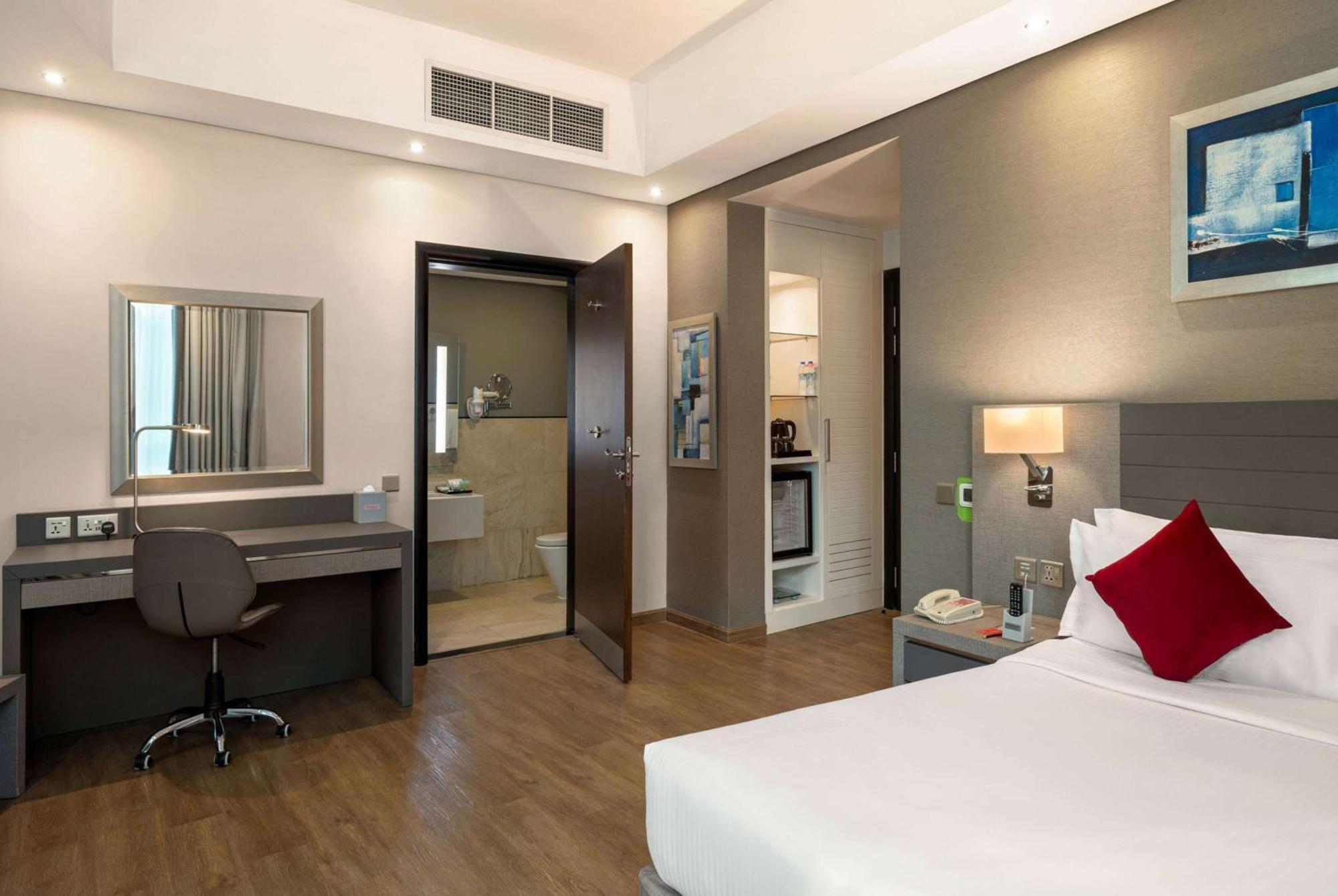 Hotell Ramada By Wyndham Barsha Heights