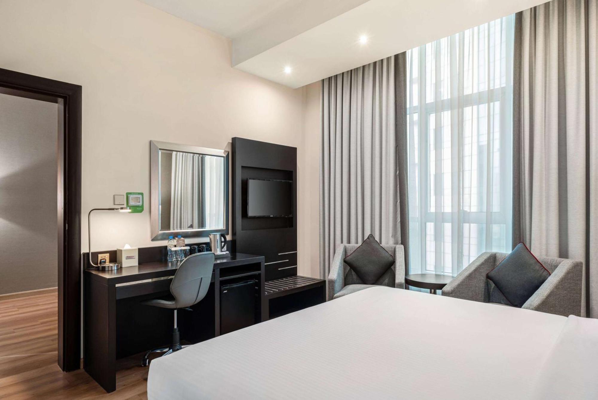 Hotell Ramada By Wyndham Barsha Heights