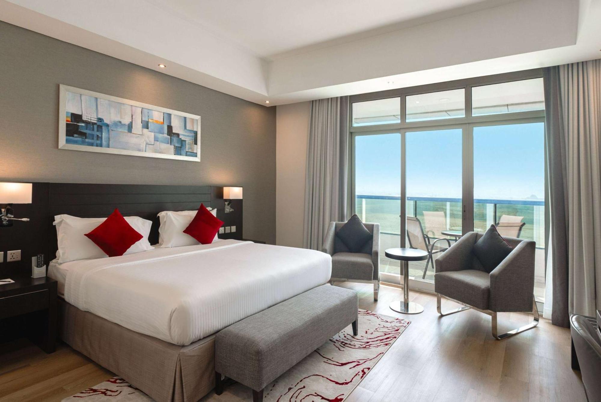 Ramada By Wyndham Barsha Heights Hotell