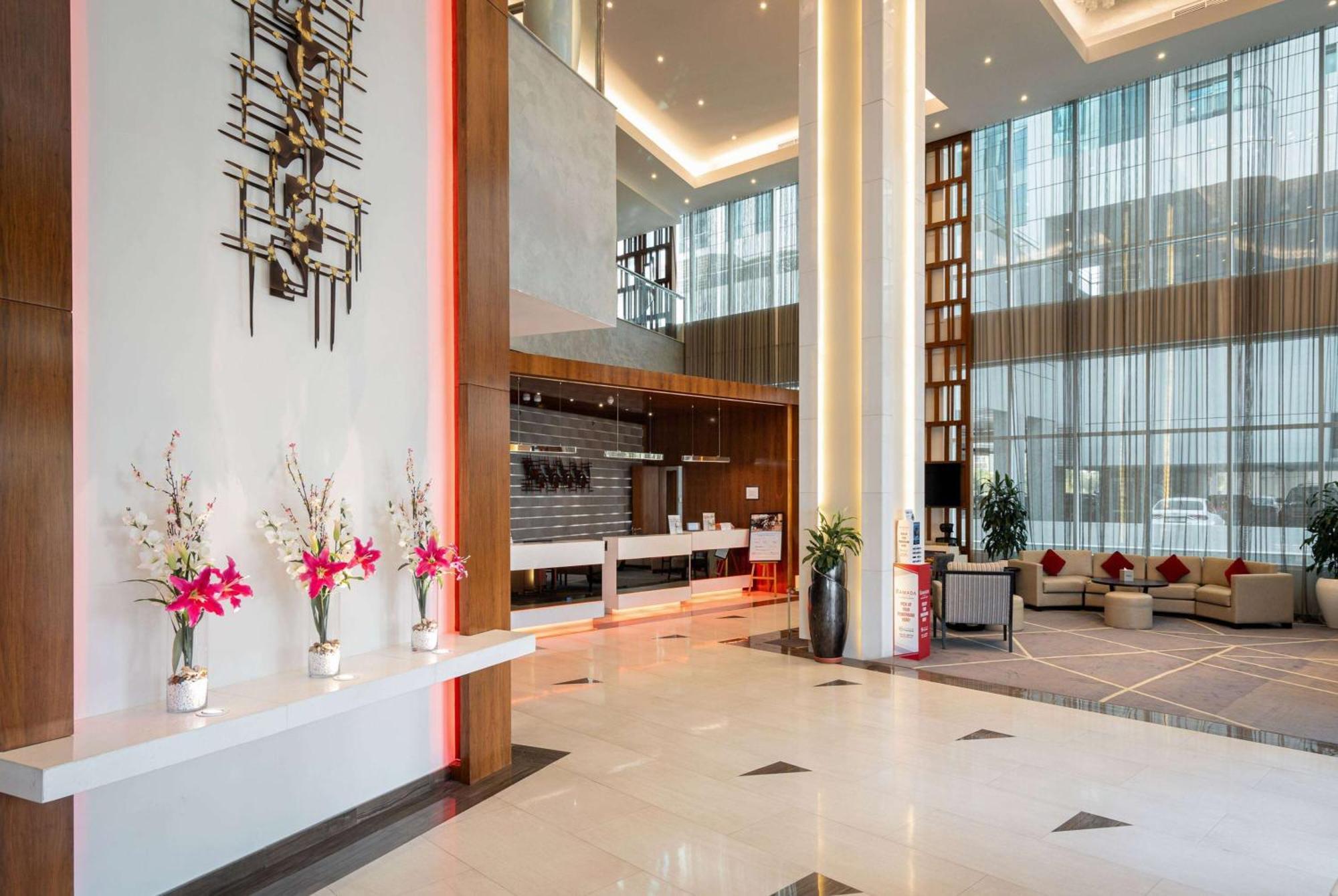 Ramada By Wyndham Barsha Heights Hotell