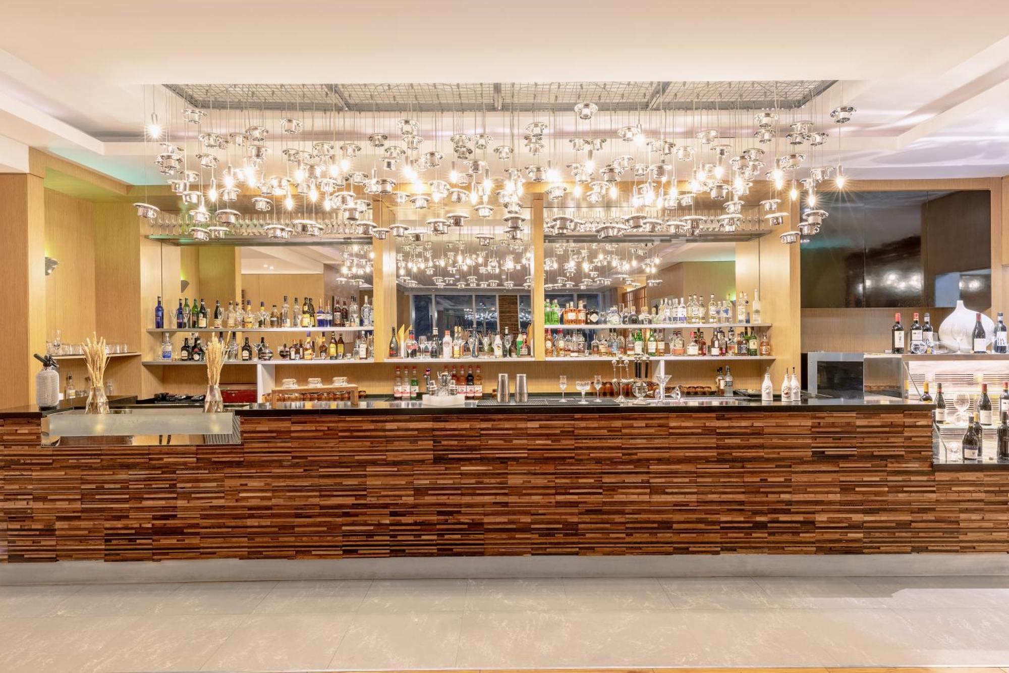 V Dubai, Curio Collection By Hilton Hotel 5*