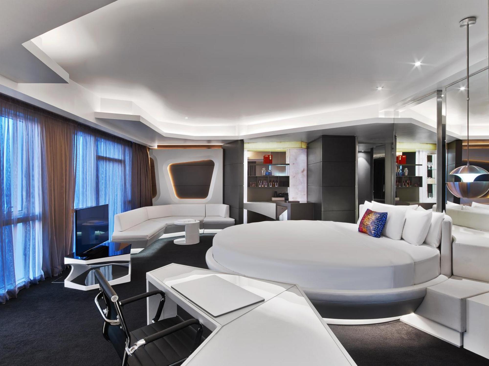 V Dubai, Curio Collection By Hilton Hotel Dubai