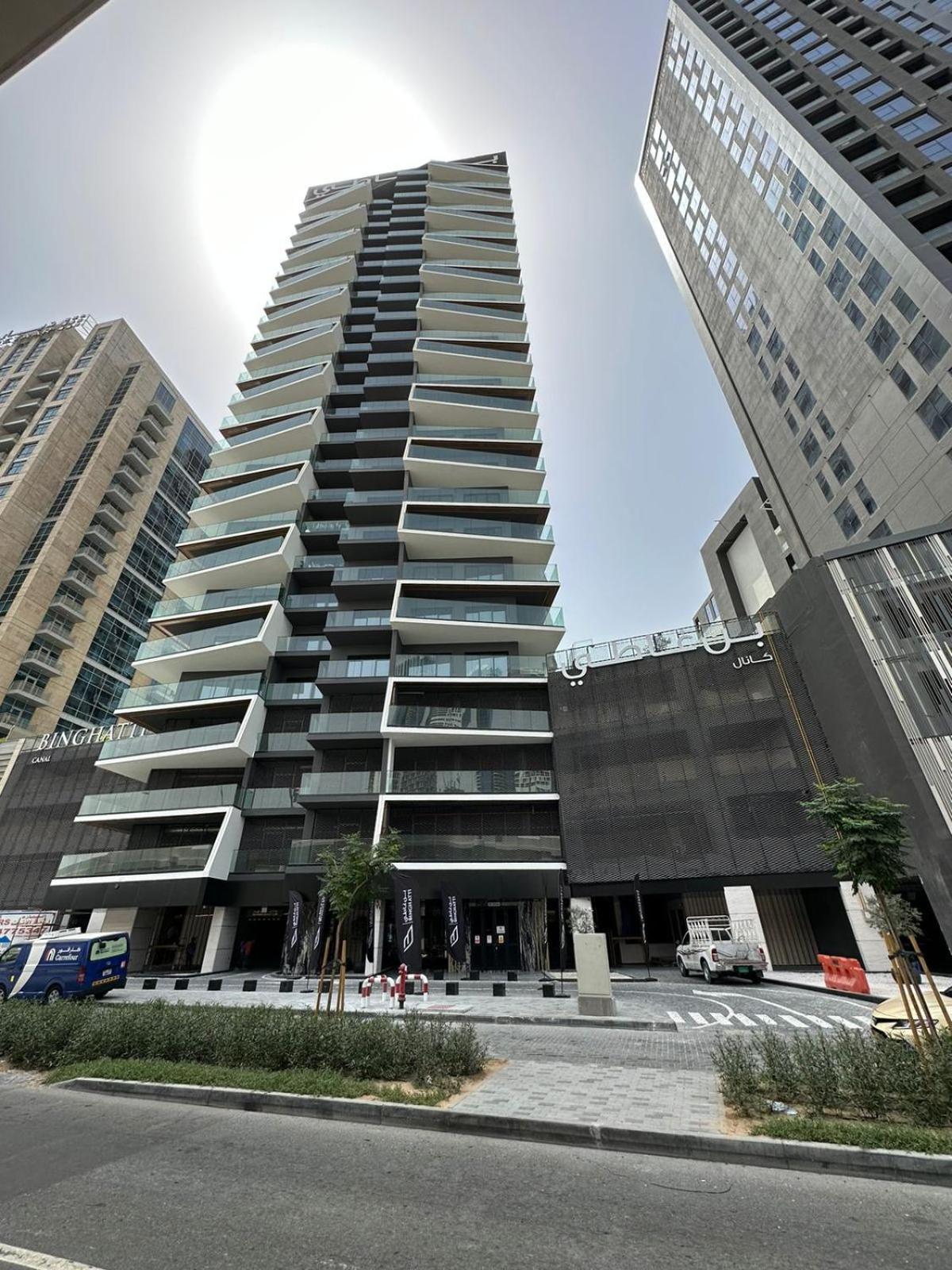 Easygo - Binghatti Canal Burj Khalifa View 1 Bedroom * Dubai