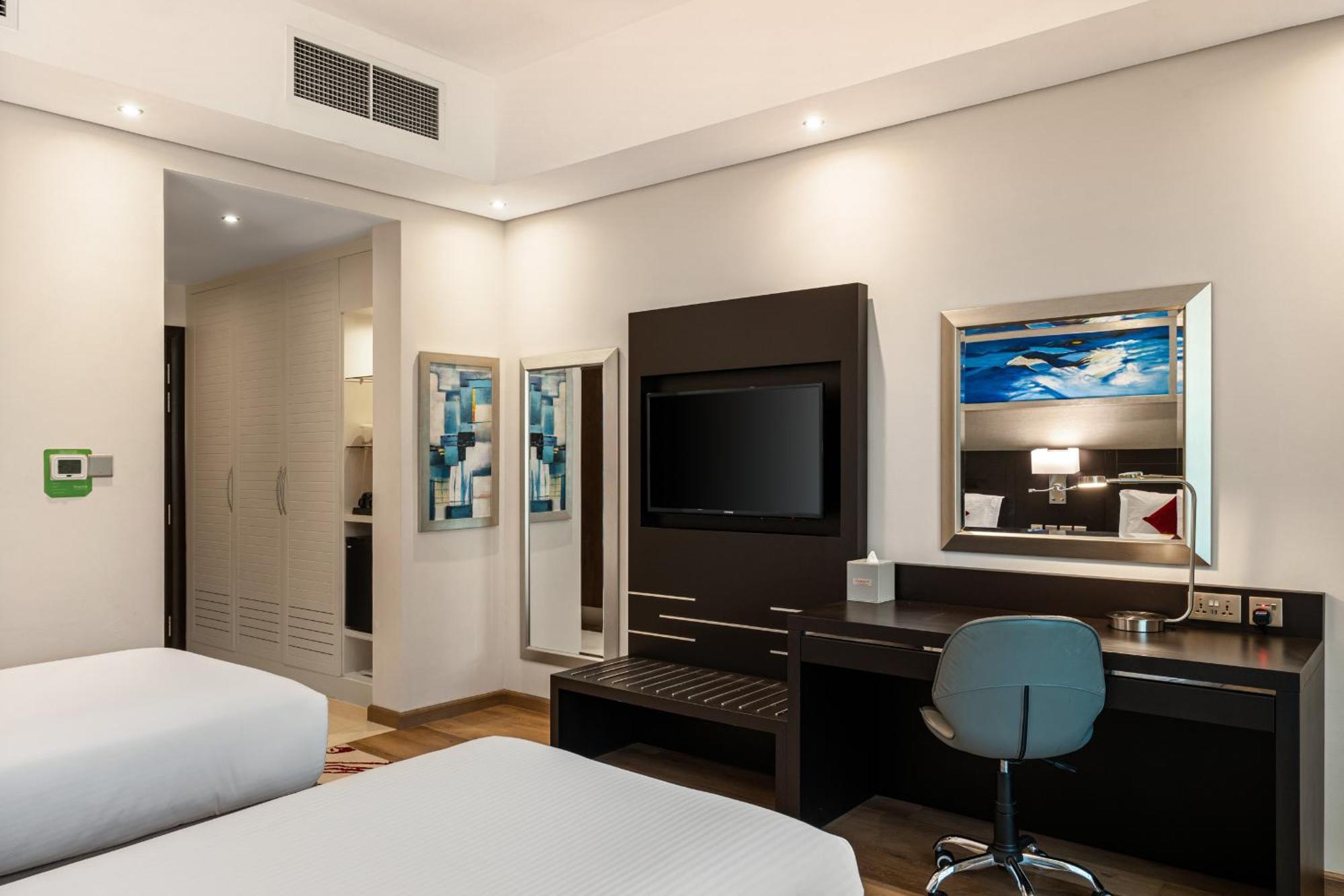 Hotell Ramada By Wyndham Barsha Heights 4*
