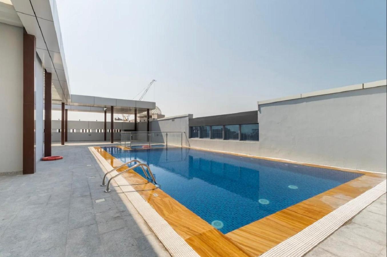 Bright & Cozy, Near Metro & Downtown, Pool, Gym Apartment