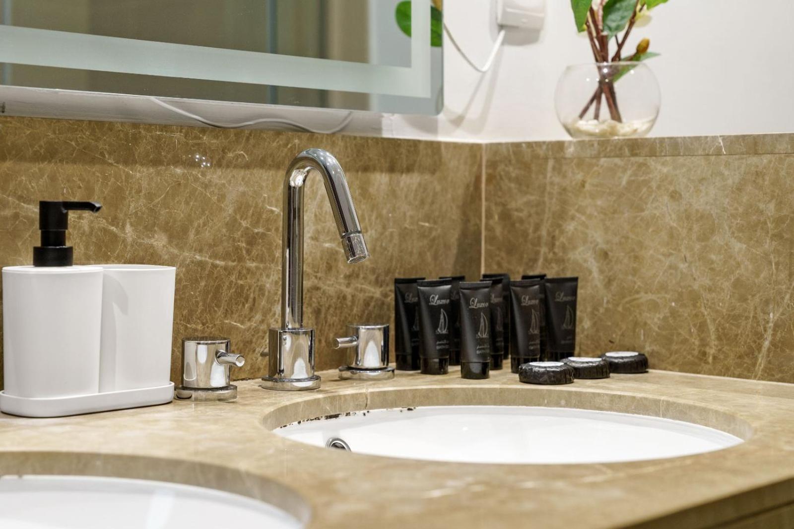 Luxury Burj Khalifa & Fountain View Apt Downtown Apartemen *