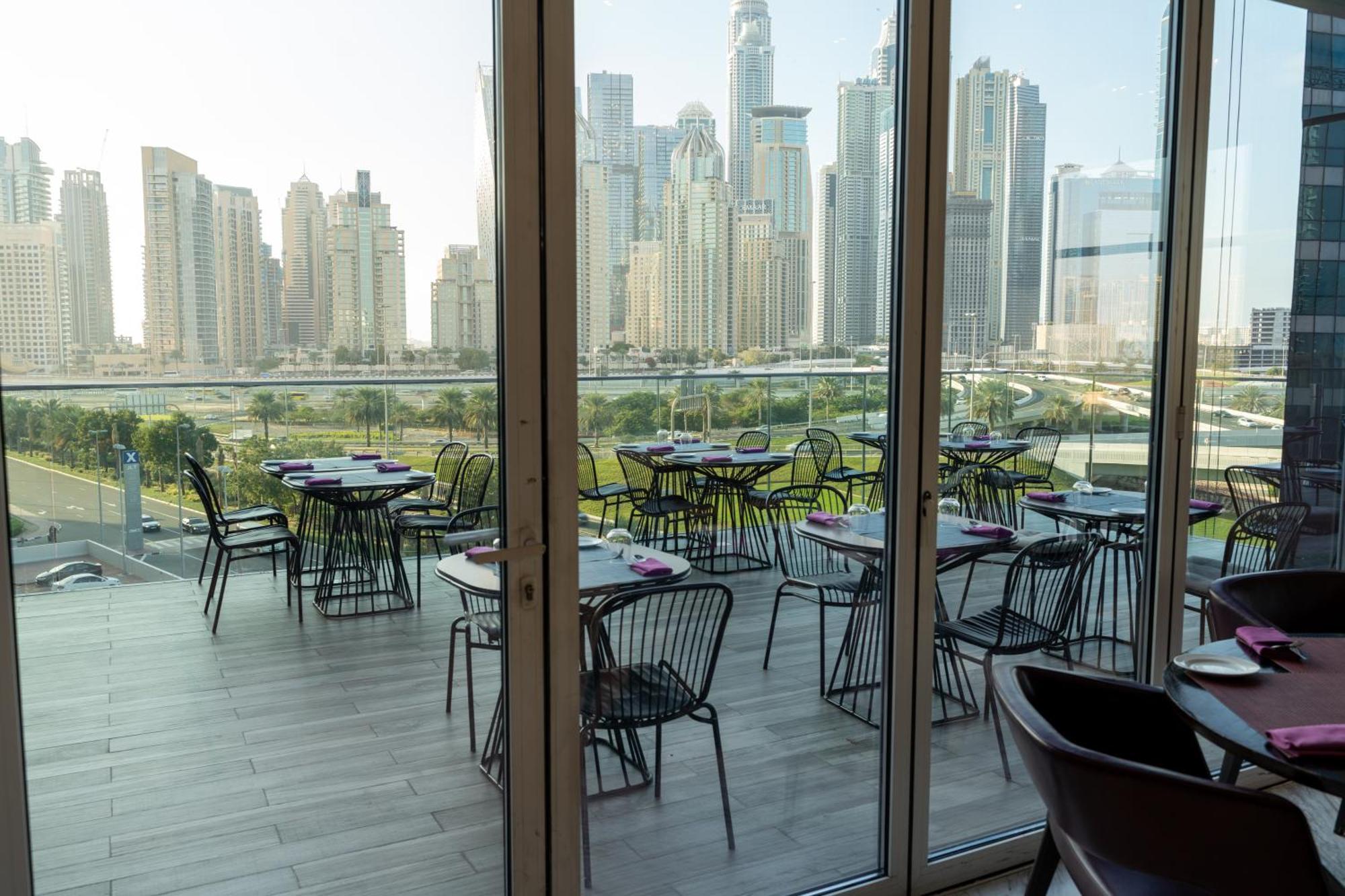 Taj Jumeirah Lakes Towers 5* Dubai