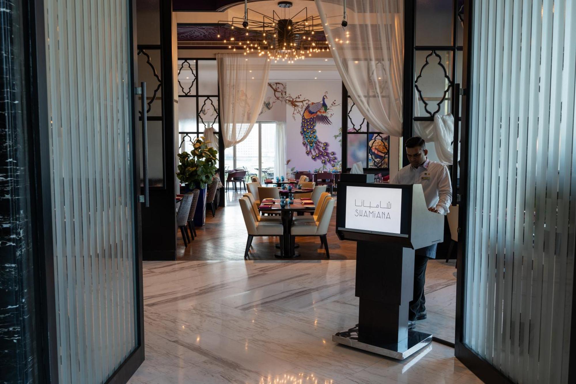 Taj Jumeirah Lakes Towers 5*