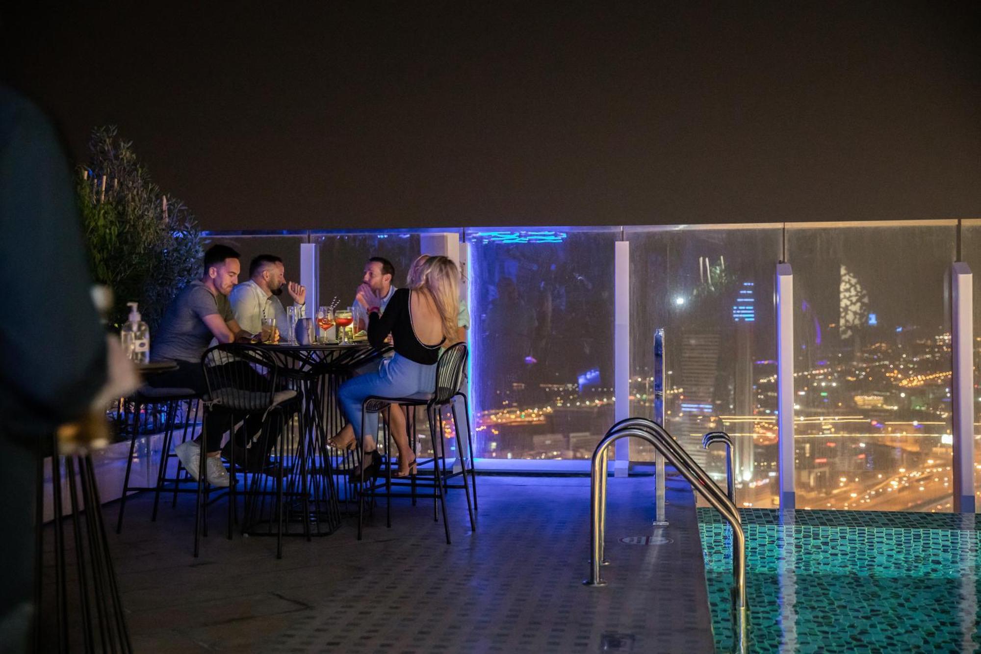 Taj Jumeirah Lakes Towers 5*