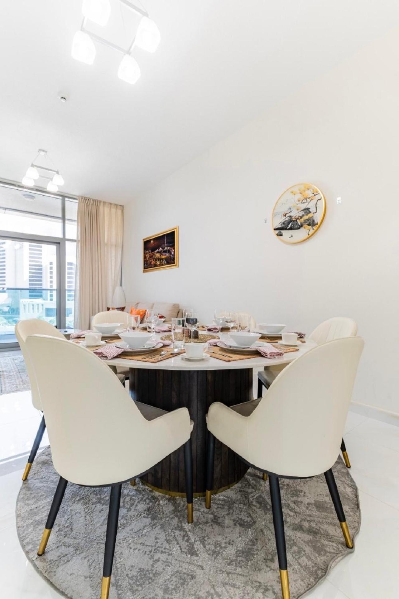 Bright & Cozy, Near Metro & Downtown, Pool, Gym Apartment *