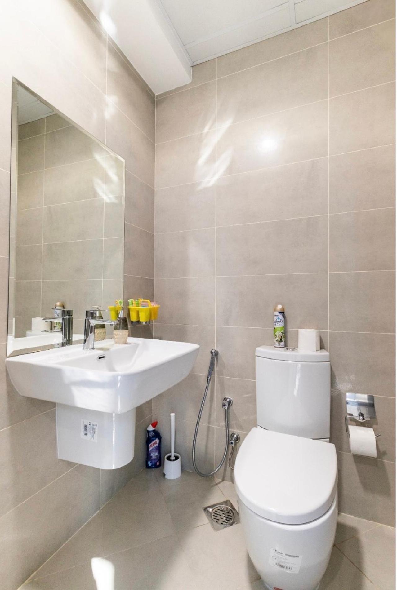 Bright & Cozy, Near Metro & Downtown, Pool, Gym * Dubai