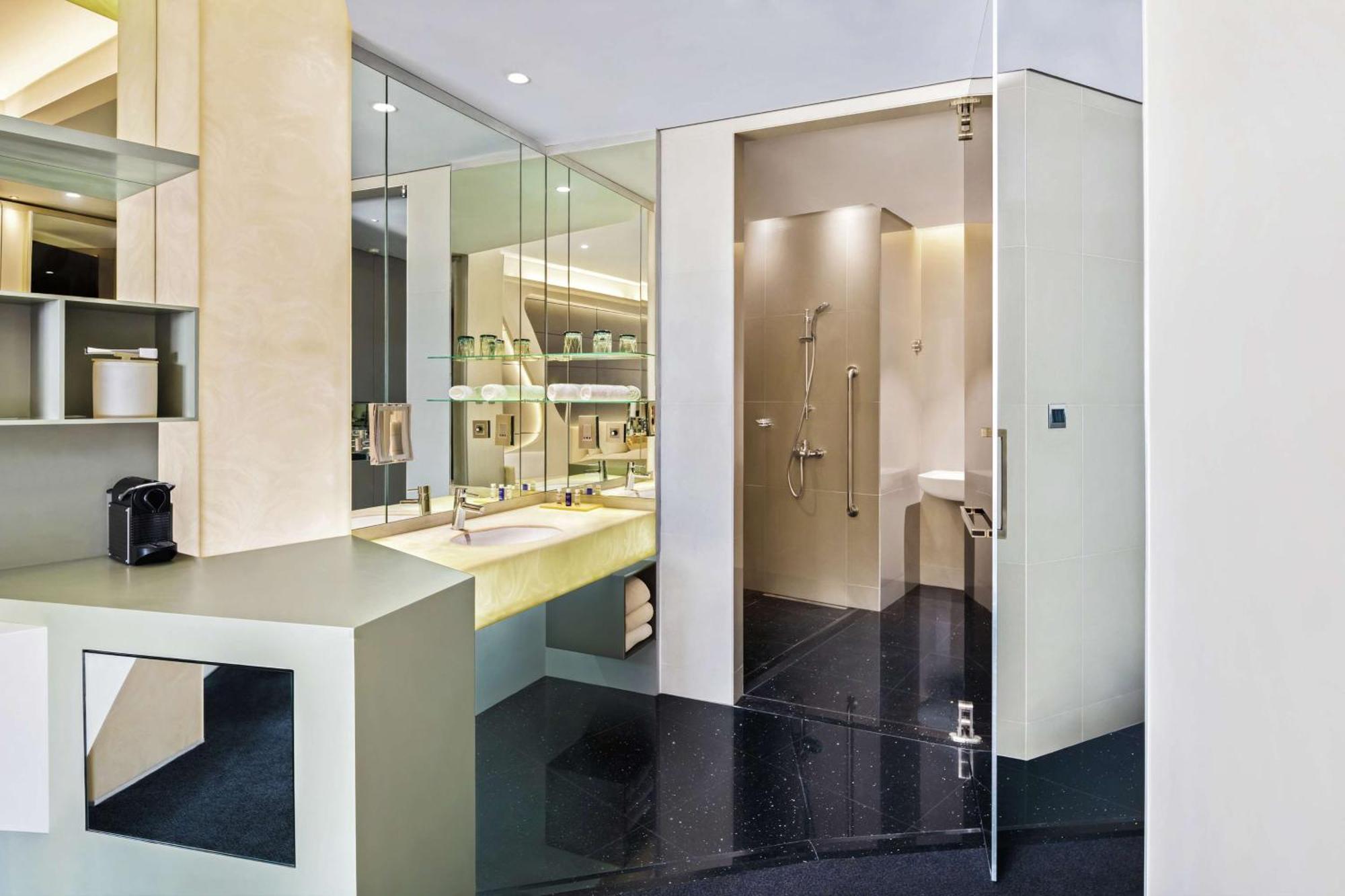 V Dubai, Curio Collection By Hilton 5* Dubai