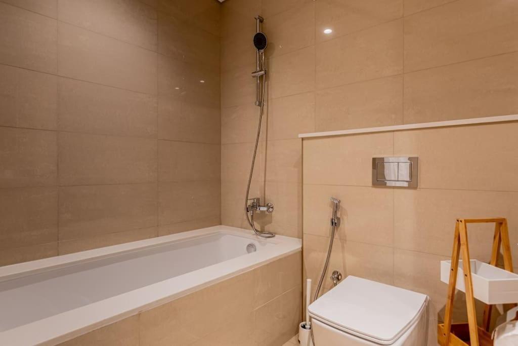 Luxury 2br High Floor Apt. W/ Burj Khalifa View With Laser Light Show And Dancing Fountain View Dubái