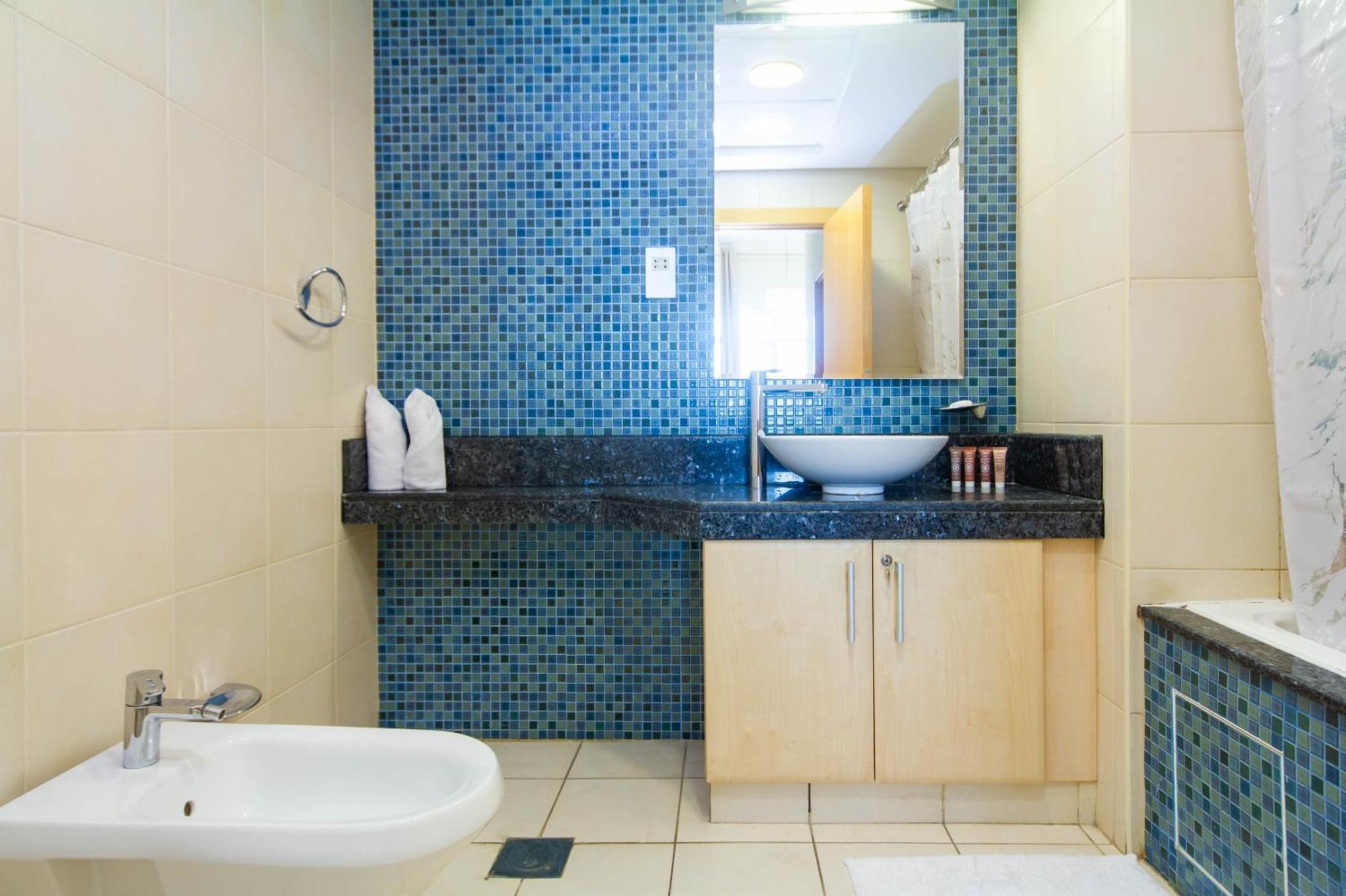 Bespoke Homes - Palm Jumeirah- 1 Bedroom Sea View With Pool & Access, Al Haseer Appartamento *