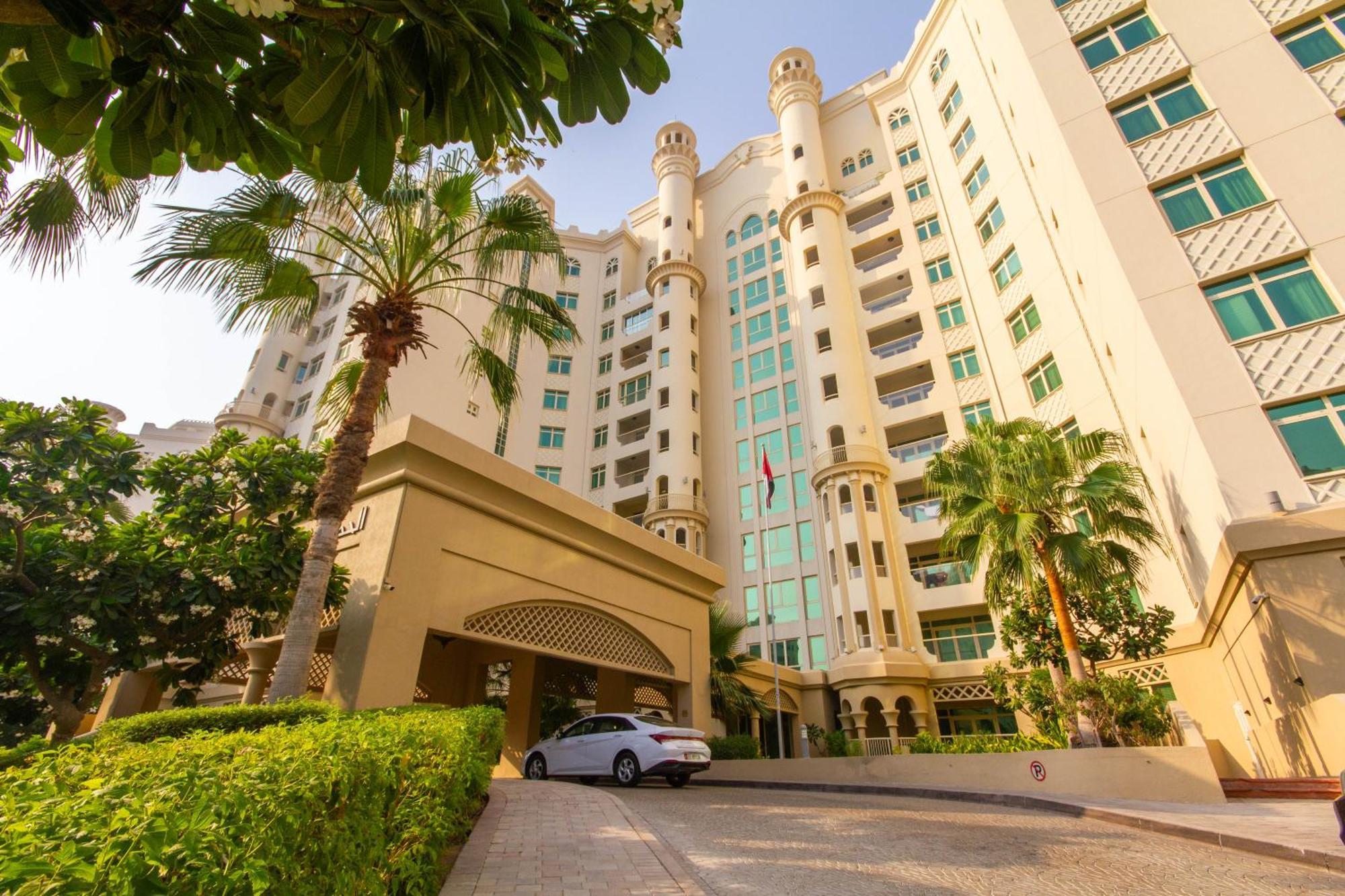 Bespoke Homes - Palm Jumeirah- 1 Bedroom Sea View With Pool & Access, Al Haseer Appartamento Dubai